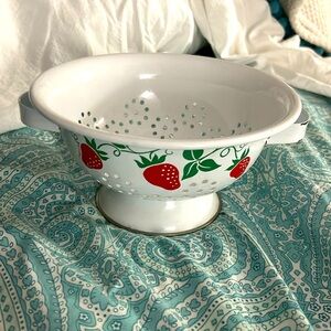 Teleflora 1983 Strawberry Strainer